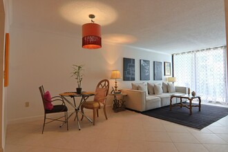 3545 S Ocean Blvd in South Palm Beach, FL - Building Photo - Building Photo