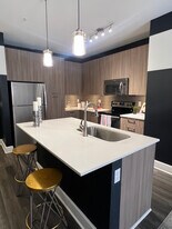 5084 NW 84th Ave, Unit B in Doral, FL - Building Photo