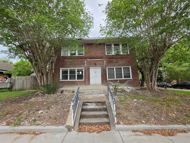 property at 1226 W Gray St