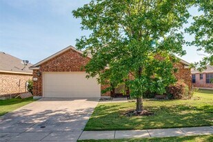 143 Meadow Crest Dr in Princeton, TX - Building Photo