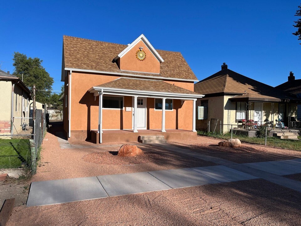 2611 Pine St in Pueblo, CO - Building Photo