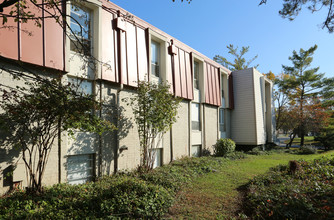 Winterwood Gardens Apartments in Columbus, OH - Building Photo - Building Photo