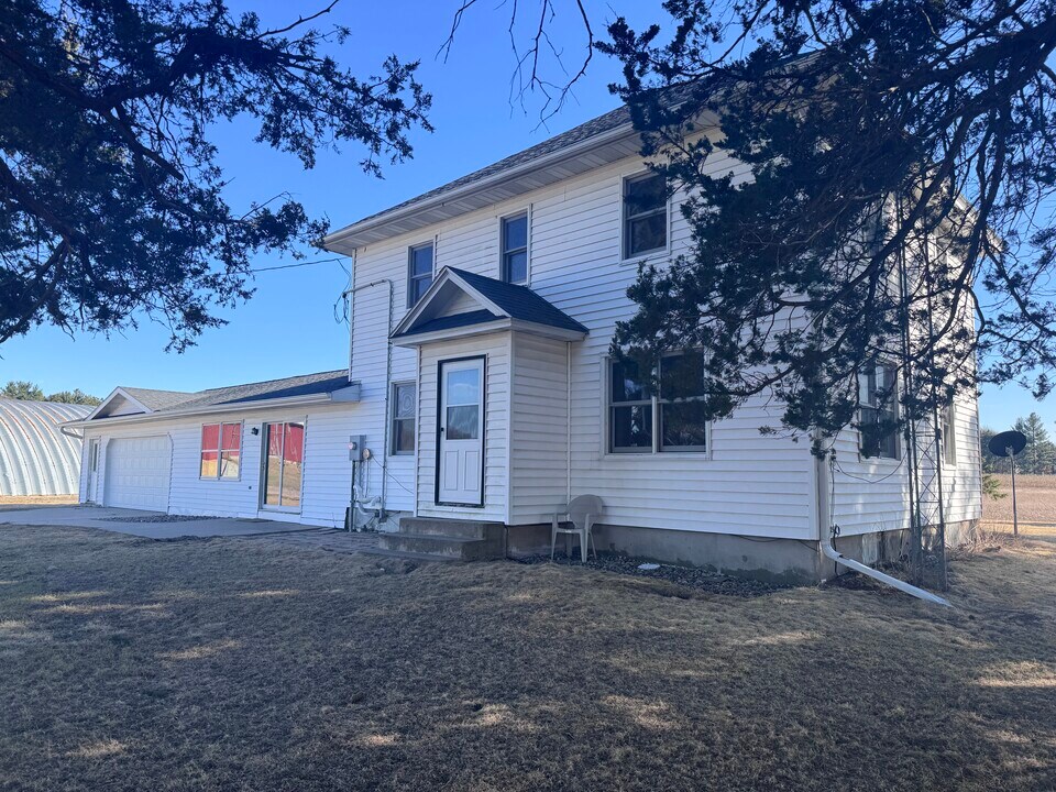 N9820 County Road XX in Wisconsin Dells, WI - Building Photo