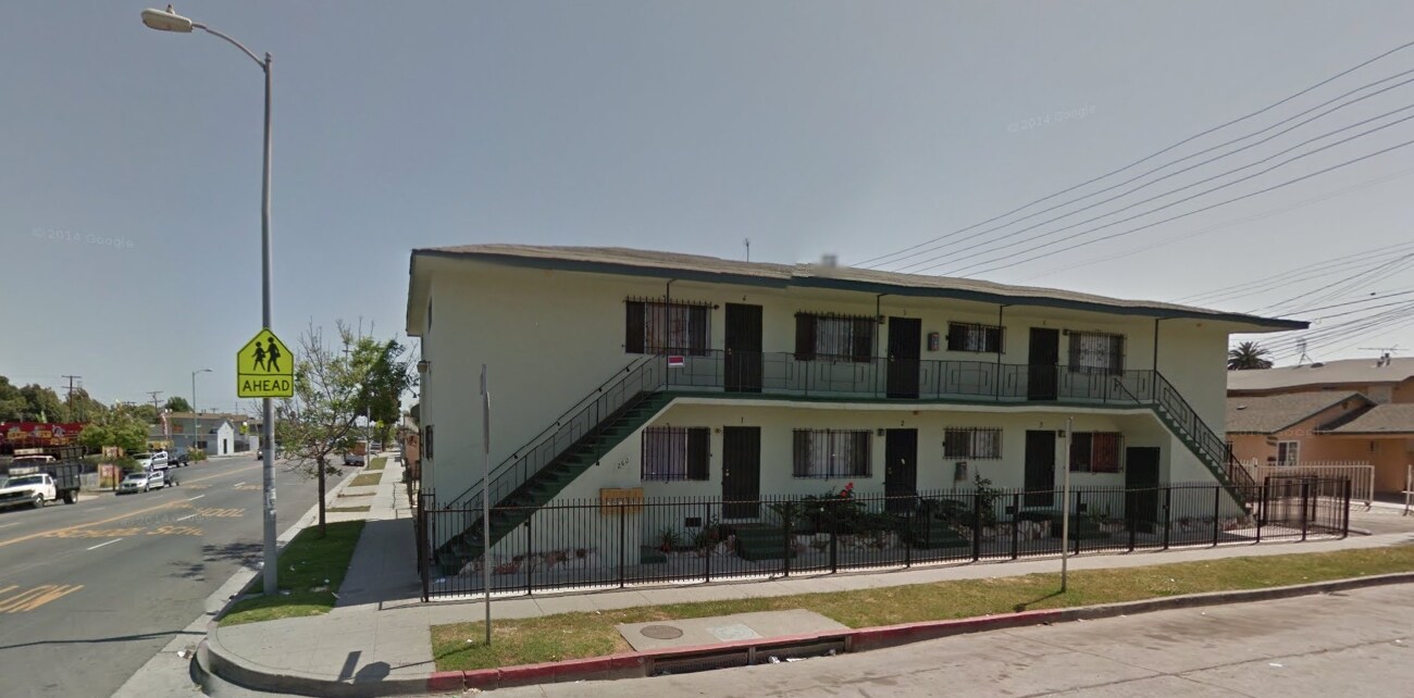 260 E 93rd St in Los Angeles, CA - Building Photo