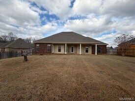421 Ridge Point Dr in Deatsville, AL - Building Photo