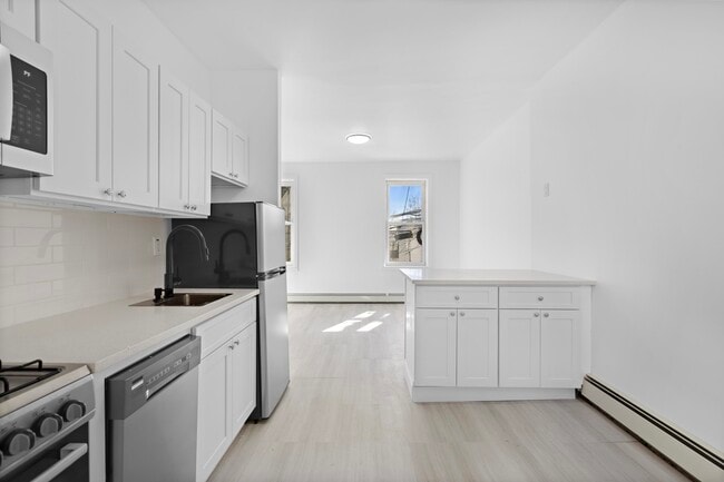 182 Congress St in Jersey City, NJ - Building Photo - Building Photo