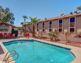 Palm Vista in Phoenix, AZ - Building Photo - Building Photo