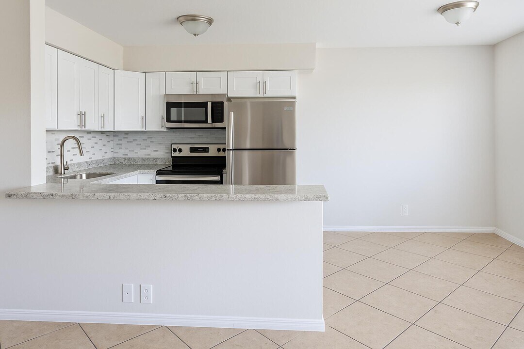 4670 NE 5th Ave in Boca Raton, FL - Building Photo