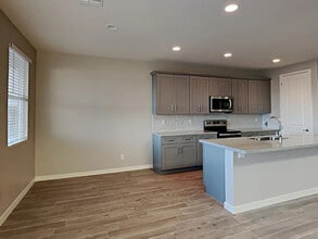 7323 S 23rd Dr in Phoenix, AZ - Building Photo - Building Photo