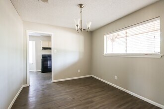 2003 Woodway Dr in New Caney, TX - Building Photo - Building Photo