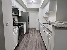 18335 NW 68th Ave, Unit 245-602 in Hialeah, FL - Building Photo