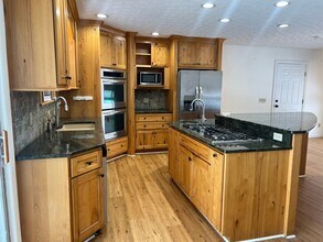 6880 Pinecrest St NE in Canton, OH - Building Photo - Building Photo