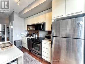 25 Carlton St. in Toronto, ON - Building Photo - Building Photo