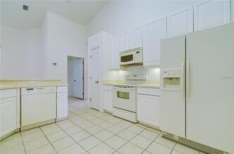 15596 Burbank Dr in Brooksville, FL - Foto de edificio - Building Photo
