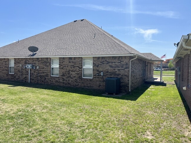 1215 Eastgate Dr in Norman, OK - Building Photo - Building Photo
