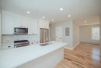 10 Duffley Ct in Brookline, MA - Building Photo - Building Photo