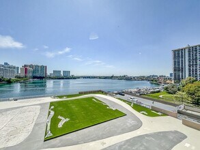 250 174th St, Unit 518 in Sunny Isles Beach, FL - Foto de edificio - Building Photo