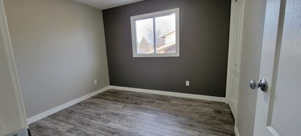 9813-9875 75 Ave in Grande Prairie, AB - Building Photo - Building Photo