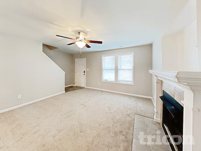 496 Sherrill Farm Dr in Benson, NC - Foto de edificio - Building Photo