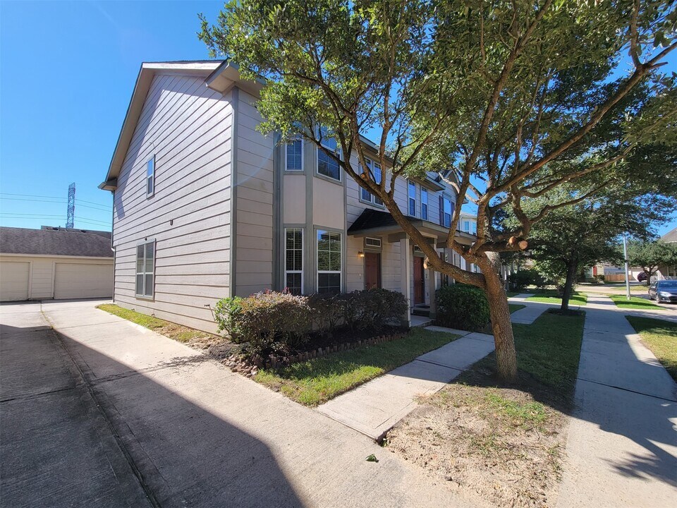 16823 Libson Falls Dr in Houston, TX - Foto de edificio