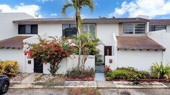 10921 SW 70th Terrace in Miami, FL - Building Photo