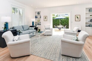 400 Chilean Ave in Palm Beach, FL - Building Photo