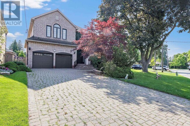 6 Montford Dr in Toronto, ON - Building Photo - Building Photo