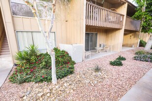 77845 California Dr in Palm Desert, CA - Building Photo