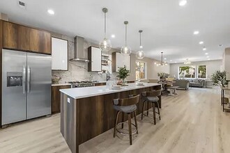 5901 W Erie St in Chicago, IL - Building Photo - Building Photo