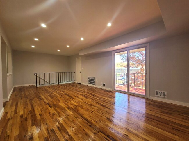 1903 Country Ln in Ewing Township, NJ - Foto de edificio - Building Photo