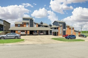 Ozmun Apartments in Lawton, OK - Building Photo