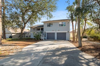 4210 Marine Pkwy in New Port Richey, FL - Foto de edificio - Building Photo