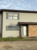 205 Fairway Gardens Dr in Hurricane, WV - Building Photo