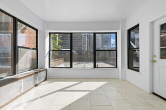 3939 N Pine Grove Ave, Unit 2 in Chicago, IL - Foto de edificio - Building Photo