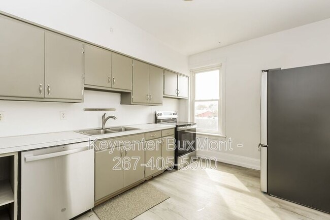 340-342 W Broad St in Quakertown, PA - Building Photo - Building Photo