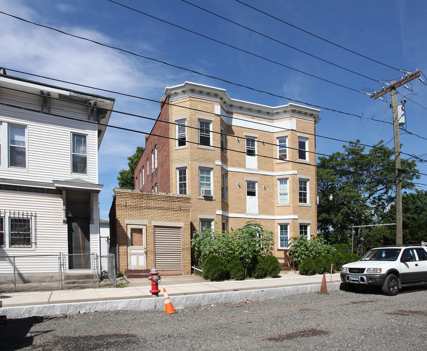 134 Beaver St in New Britain, CT - Building Photo