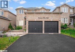 17 Silver Trail in Barrie, ON - Building Photo