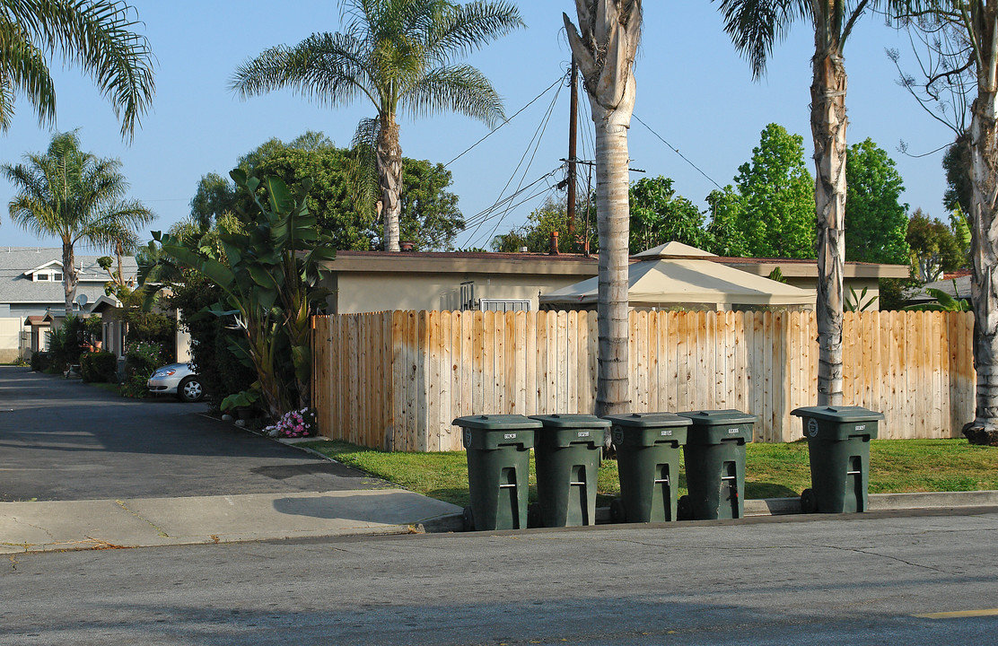 2669 Orange Ave in Costa Mesa, CA - Building Photo