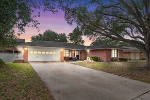 10714 Glenwood St in Corpus Christi, TX - Building Photo