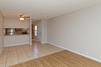 Pinecrest Villas in Fairfield, CA - Foto de edificio - Building Photo