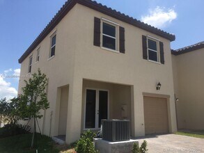 17141 SW 96th St in Miami, FL - Building Photo - Building Photo