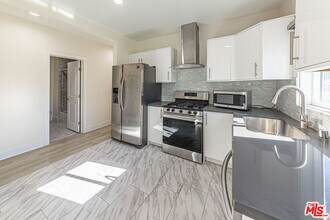 801 Alexandria Ave in Los Angeles, CA - Building Photo - Building Photo
