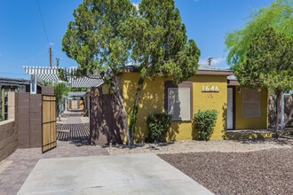 1646 E Indianola Ave in Phoenix, AZ - Foto de edificio - Building Photo