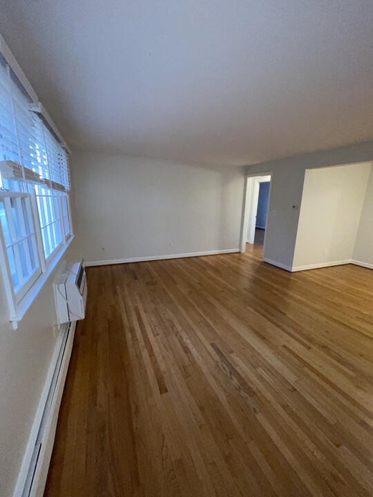 79 Charter Oak St in Manchester, CT - Foto de edificio