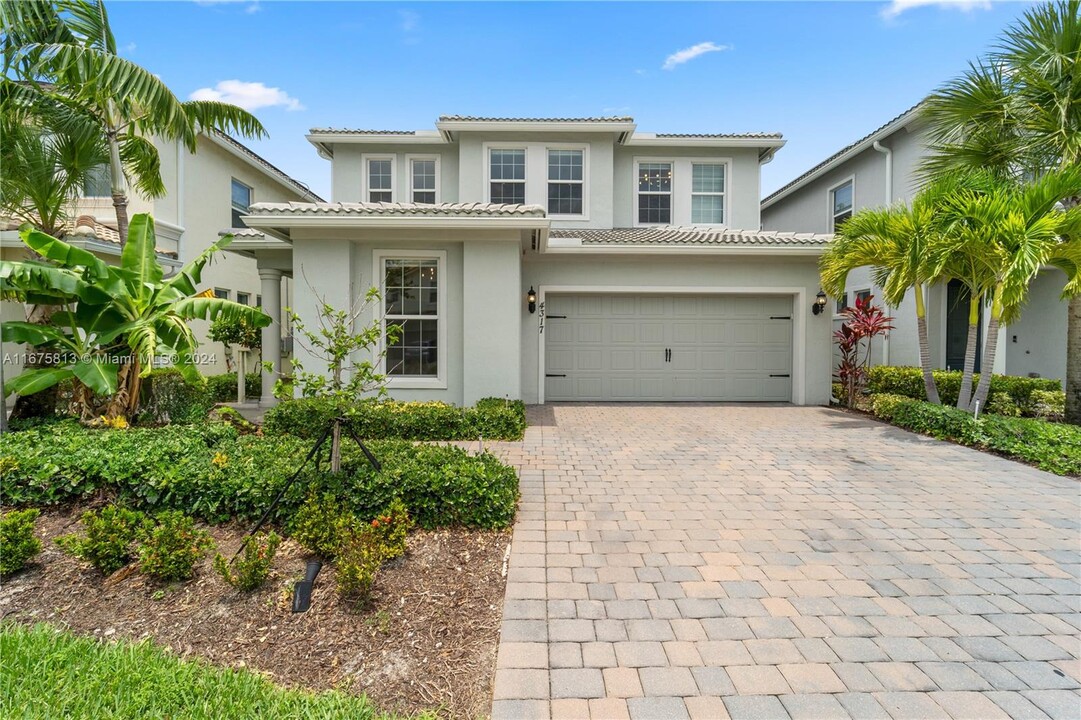 4317 Ficus St in Hollywood, FL - Foto de edificio