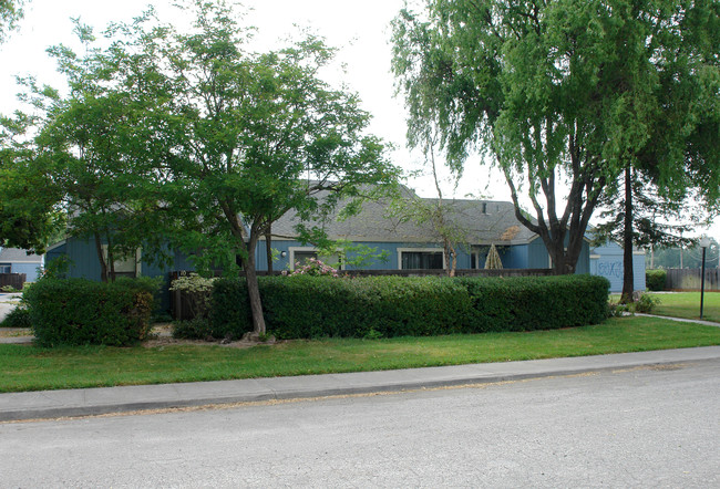 Bell Manor Apartments in Windsor, CA - Foto de edificio - Building Photo