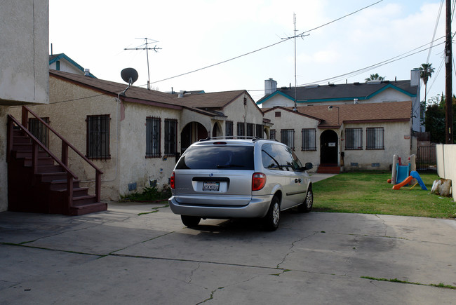 4246-4250 W 106th St in Inglewood, CA - Building Photo - Building Photo