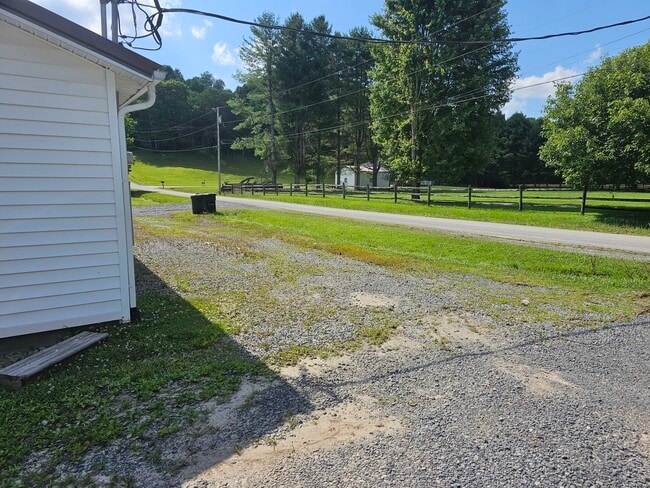 19 crabtree rd, Unit 103 in Summersville, WV - Building Photo - Building Photo