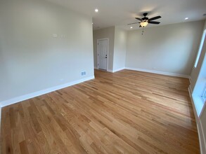 1055 W Pratt Blvd in Chicago, IL - Building Photo - Building Photo