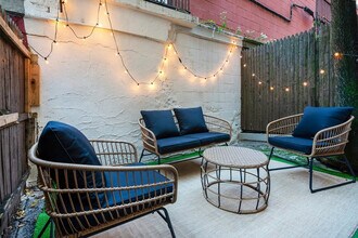 317 W 74th St in New York, NY - Building Photo - Building Photo